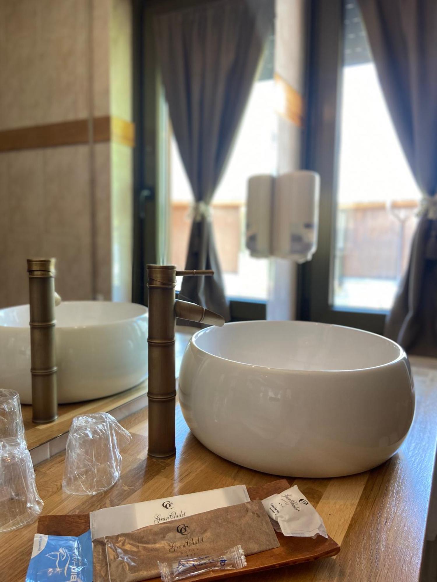 Gran Chalet Hotel & Petit Spa เบียญา ห้อง รูปภาพ