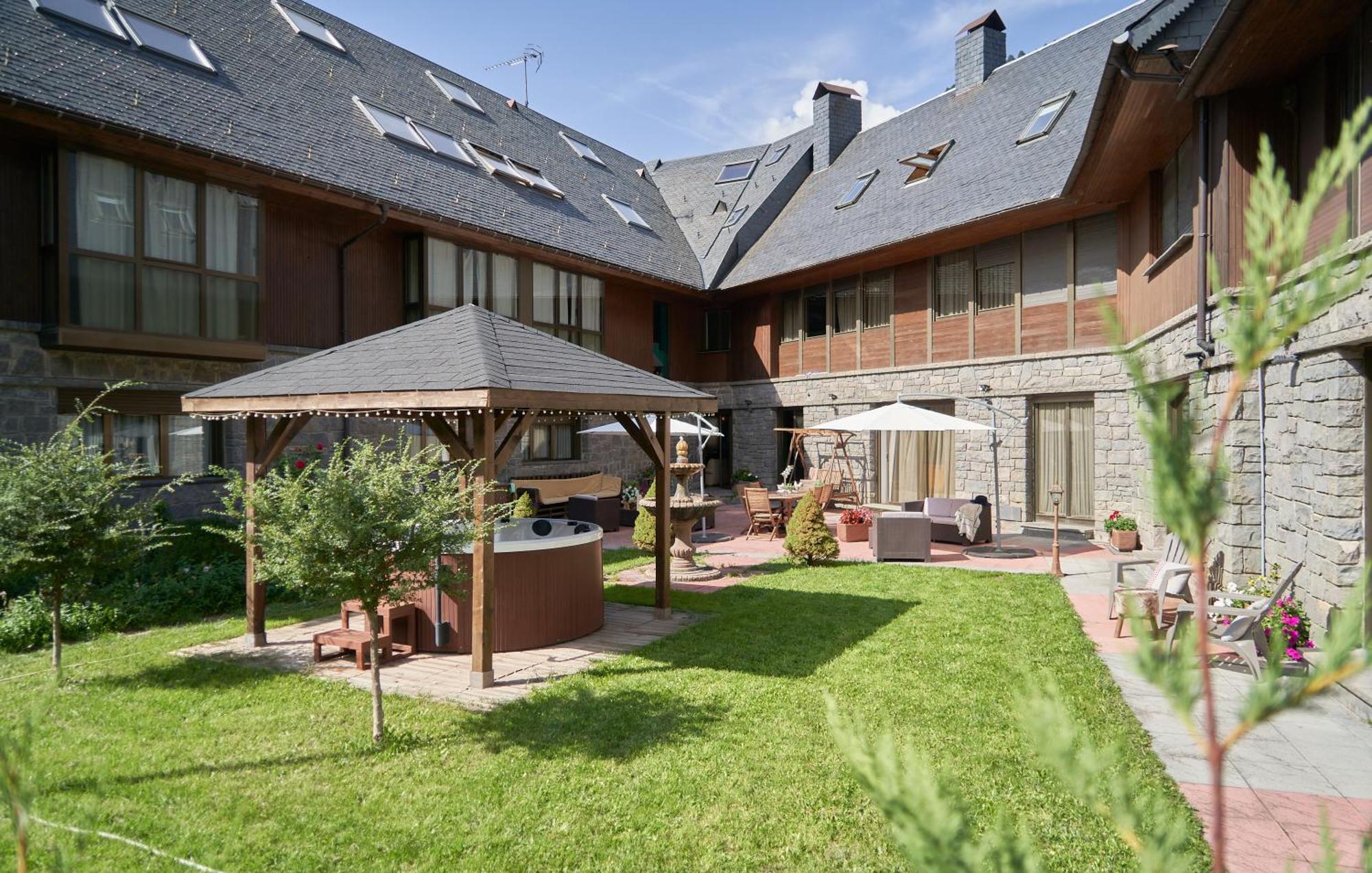 Gran Chalet Hotel & Petit Spa เบียญา ภายนอก รูปภาพ